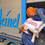 Führung Bier und Frauen - Brauerei Meinel Malz schleppen - Foto: © Genussregion Oberfanken / Martin Bursch